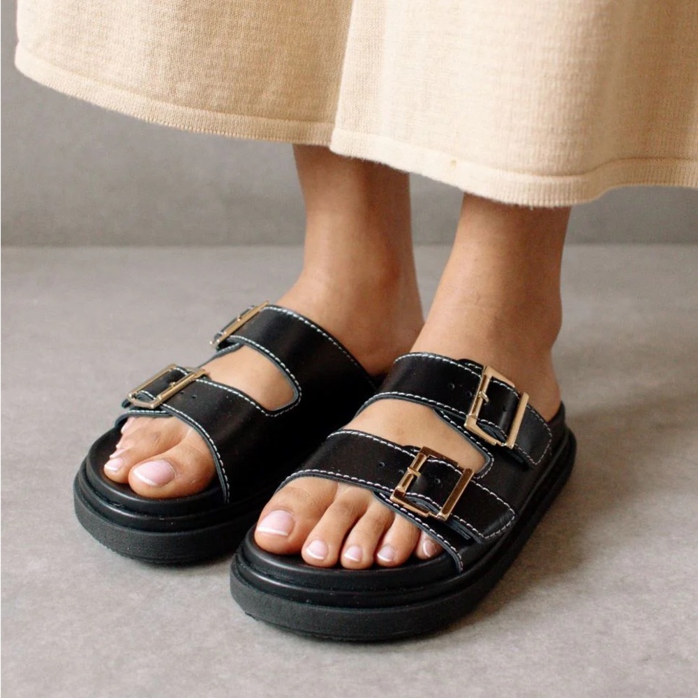 ALOHAS Black Buckle Strap Sandal